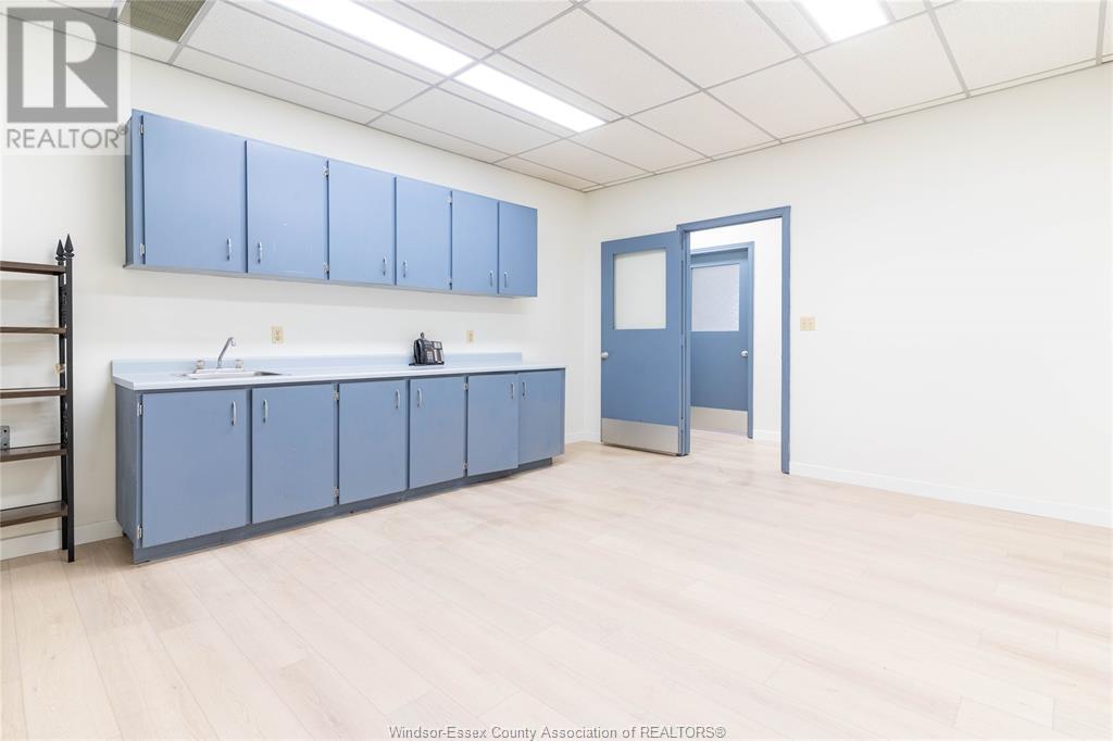 2594 Howard Avenue Unit# Upper Suite 1 Property Photo 25