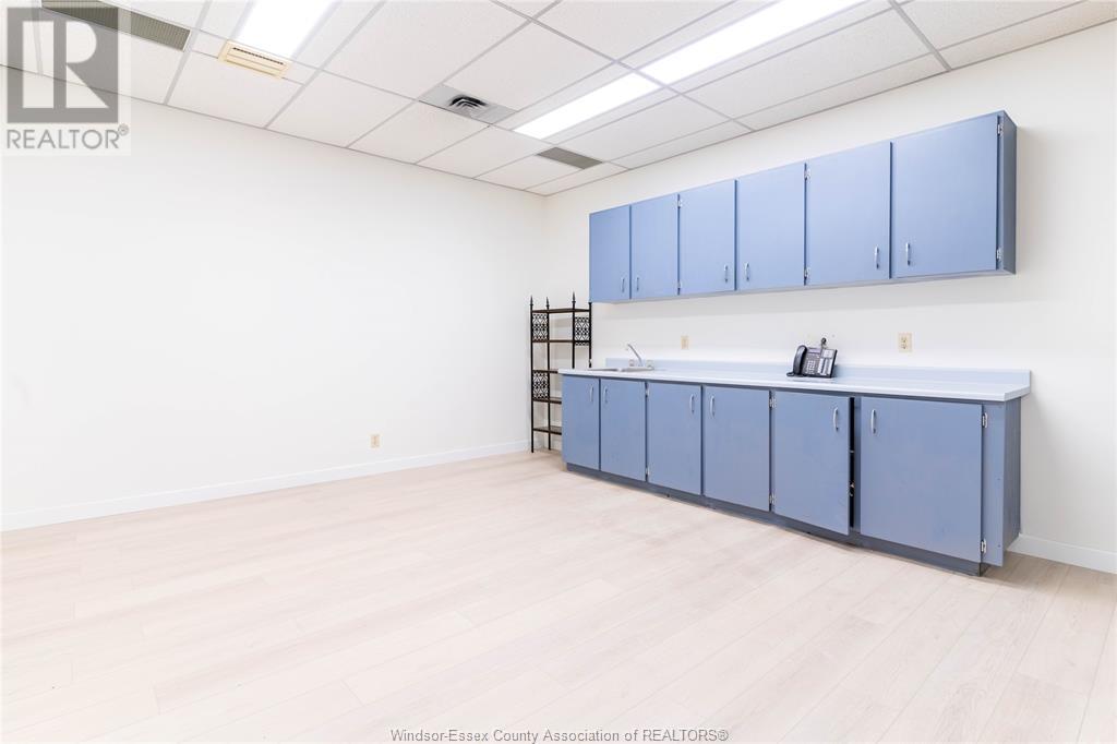 2594 Howard Avenue Unit# Upper Suite 1 Property Photo 26