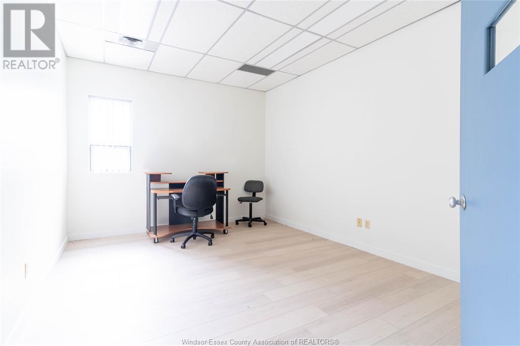 2594 Howard Avenue Unit# Upper Suite 1 Property Photo 28