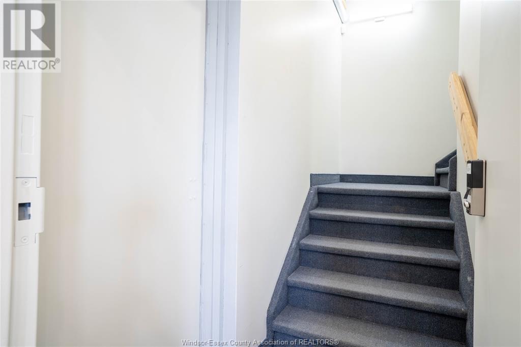 2594 Howard Avenue Unit# Upper Suite 1 Property Photo 32