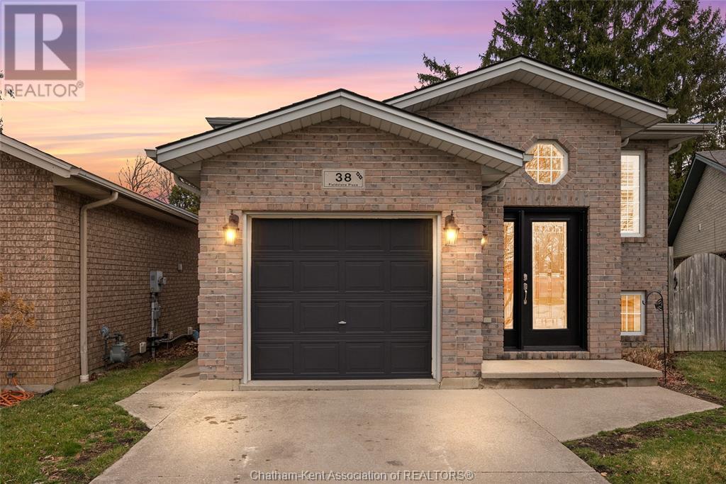 38 Fieldstone Place Property Photo