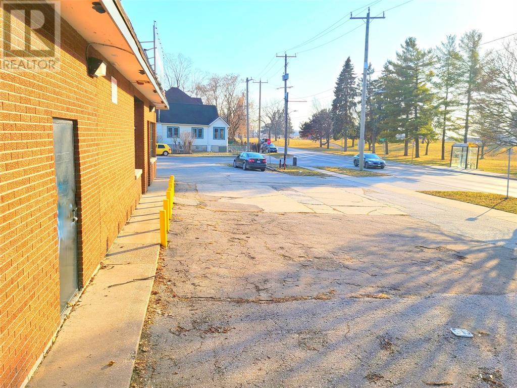 220 Christina Street South Property Photo 4