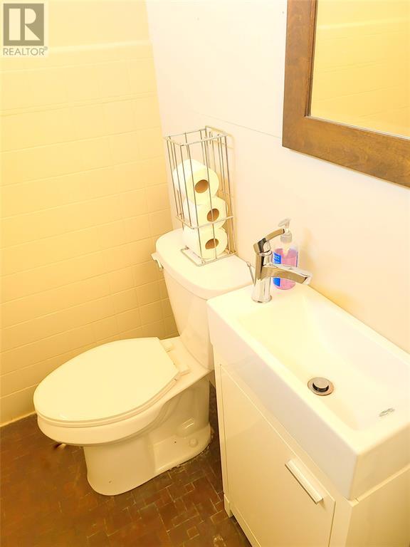 220 Christina Street South Property Photo 17