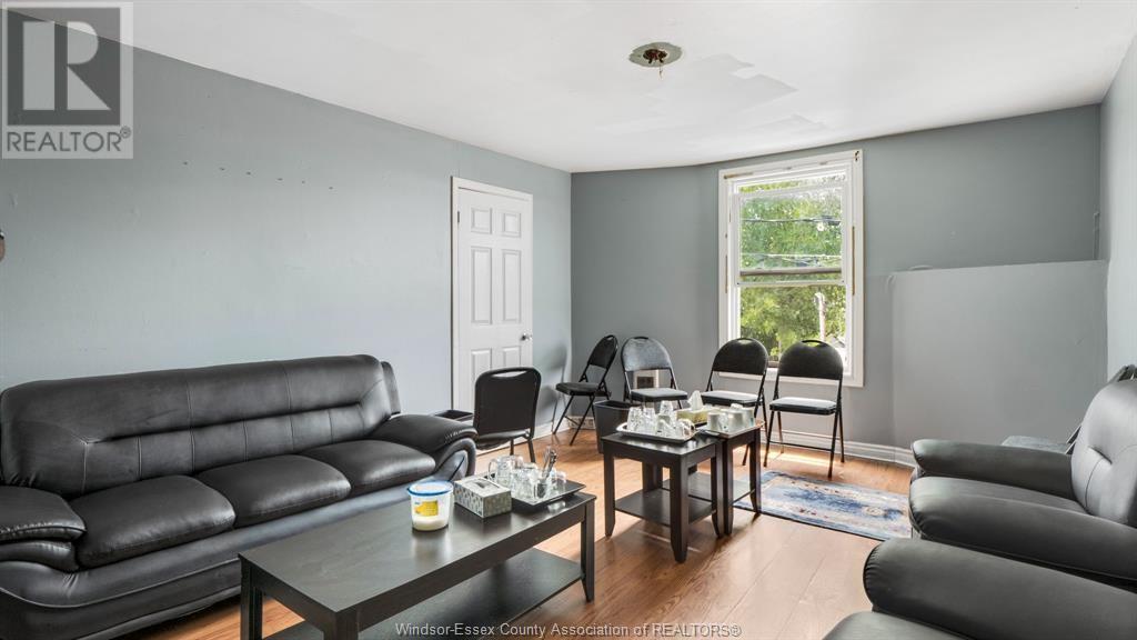 560-562 Pierre Avenue Property Photo 8