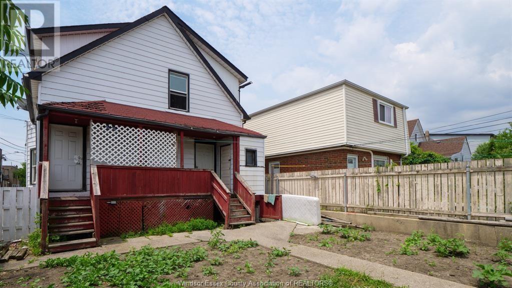 560-562 Pierre Avenue Property Photo 14