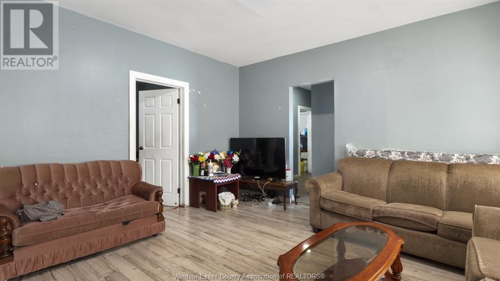 560-562 Pierre Avenue Property Photo 15
