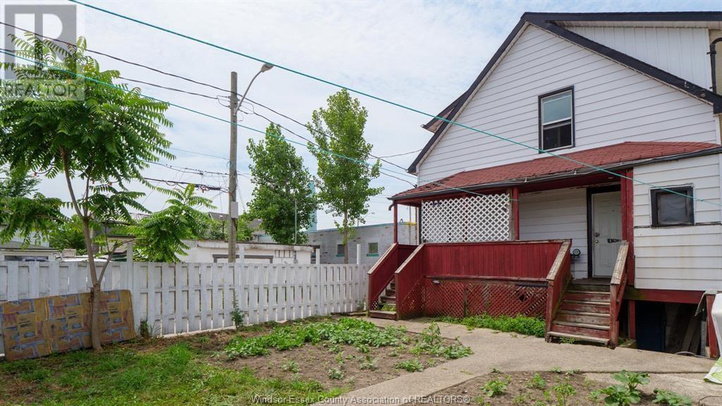 560-562 Pierre Avenue Property Photo 16