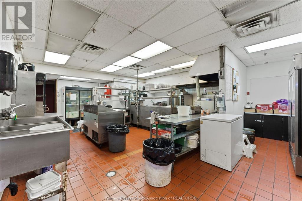 670 Ouellette Avenue Property Photo 19