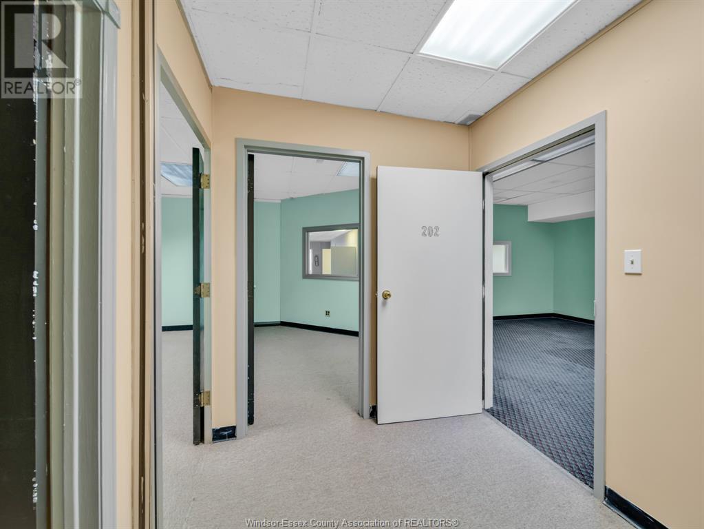 545 Ouellette Avenue Property Photo 13