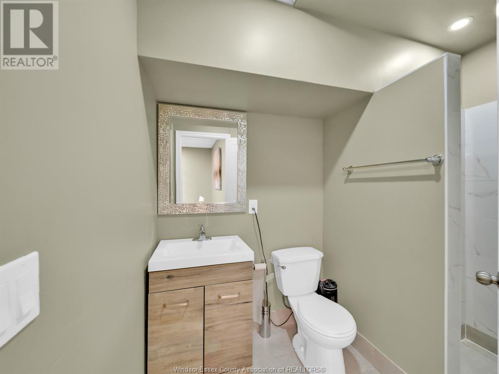545 Ouellette Avenue Property Photo 25