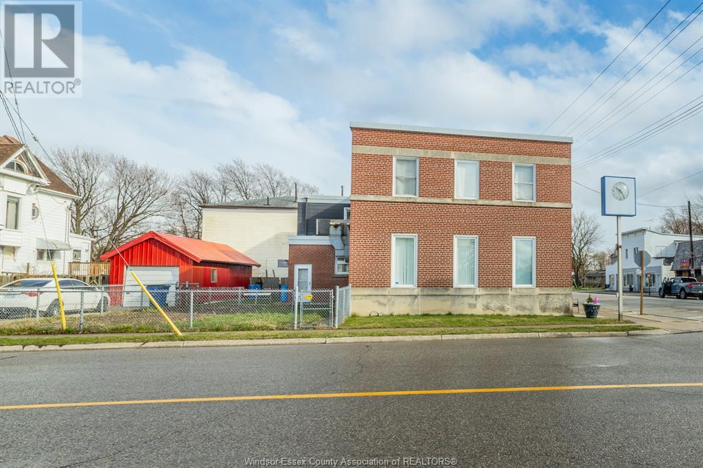 2 Erie Street South Property Photo 2