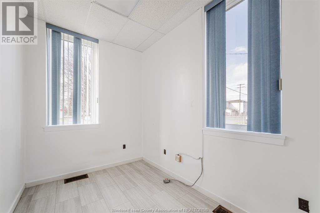 2 Erie Street South Property Photo 6
