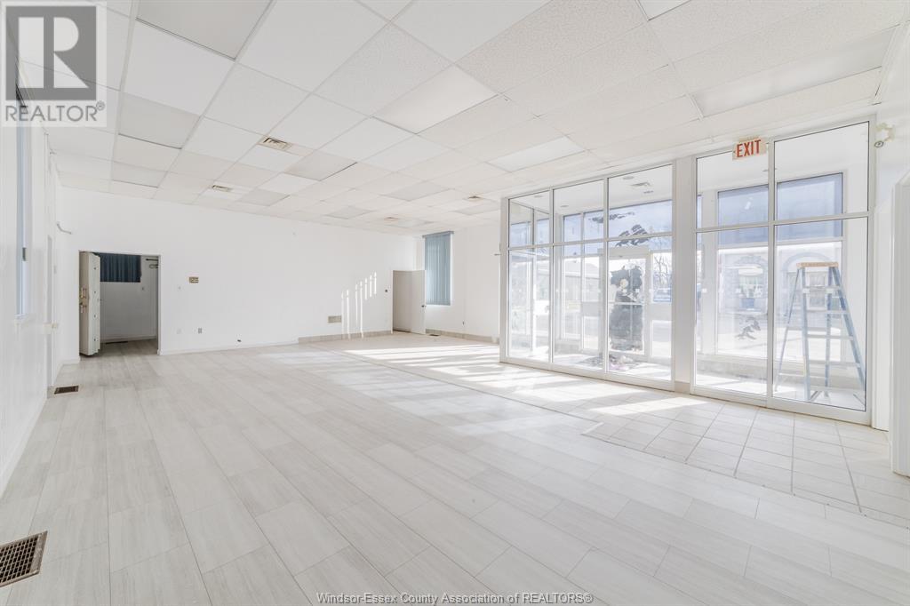 2 Erie Street South Property Photo 9