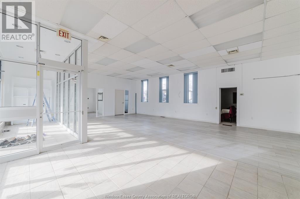 2 Erie Street South Property Photo 11