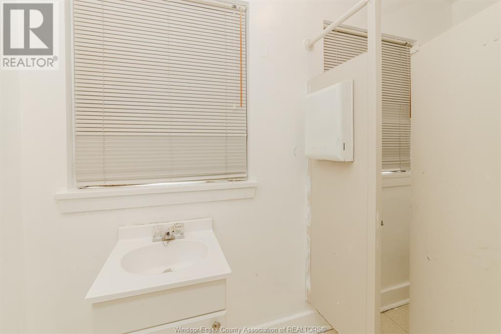 2 Erie Street South Property Photo 16