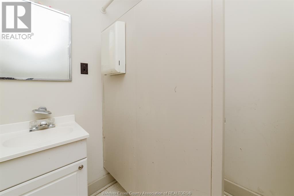 2 Erie Street South Property Photo 19