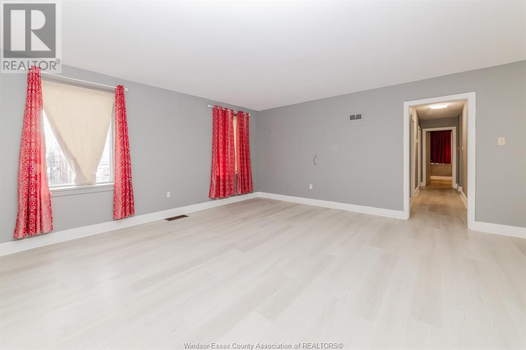 2 Erie Street South Property Photo 21