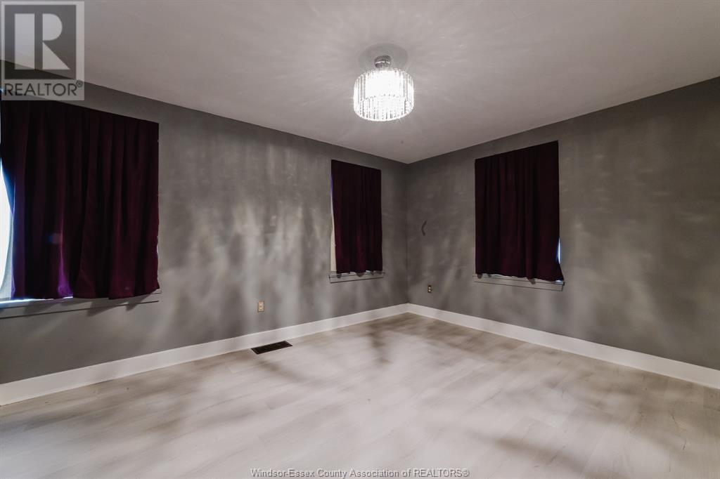 2 Erie Street South Property Photo 25