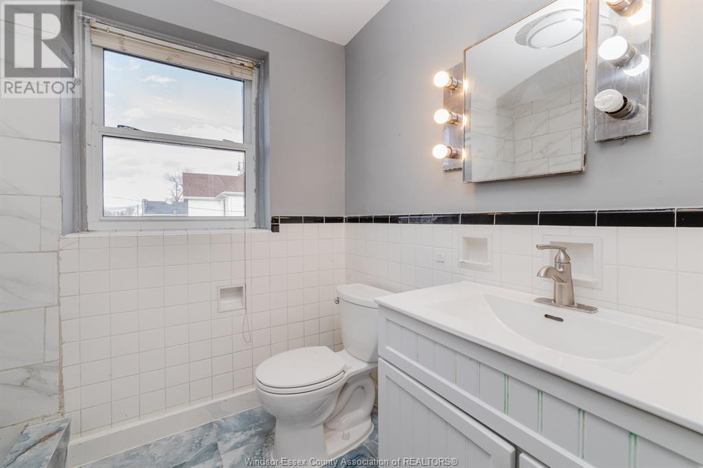 2 Erie Street South Property Photo 27