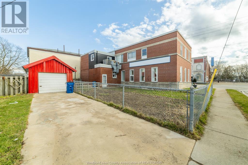 2 Erie Street South Property Photo 28