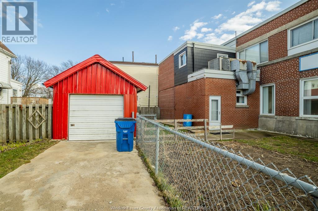 2 Erie Street South Property Photo 29