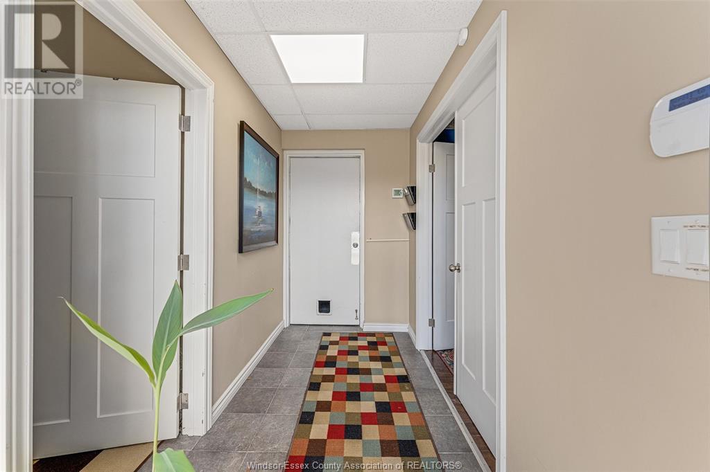 5385 Outer Dr Property Photo 6