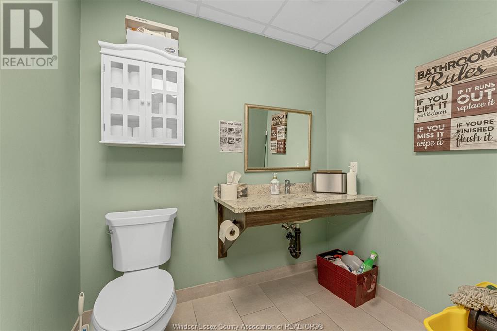 5385 Outer Dr Property Photo 12