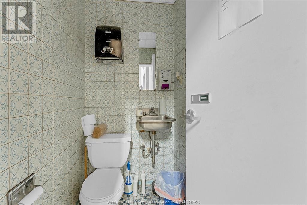 5385 Outer Dr Property Photo 16
