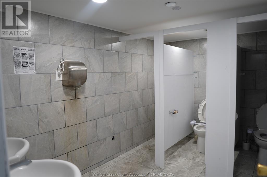 1011 Wyandotte Property Photo 16
