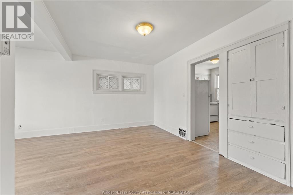 1143-1145 Marentette Avenue Property Photo 6
