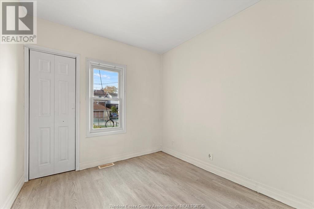 1143-1145 Marentette Avenue Property Photo 9