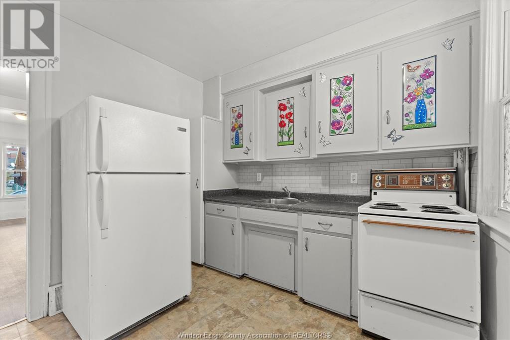 1143-1145 Marentette Avenue Property Photo 11