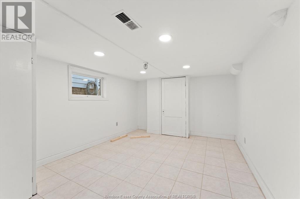 1143-1145 Marentette Avenue Property Photo 17