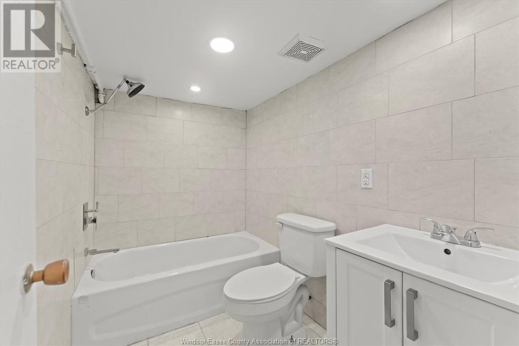 1143-1145 Marentette Avenue Property Photo 18