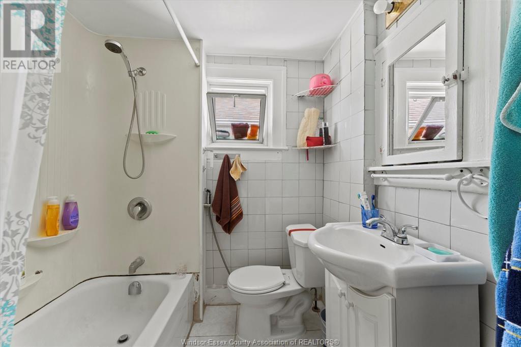 1143-1145 Marentette Avenue Property Photo 29