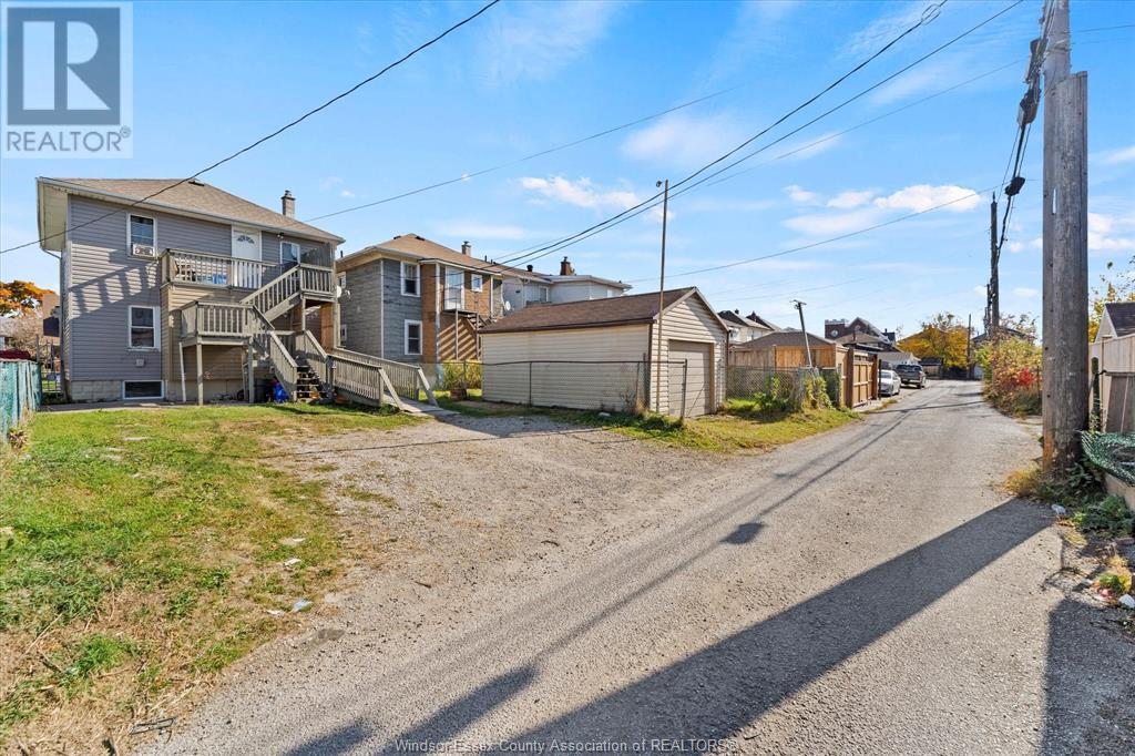 1143-1145 Marentette Avenue Property Photo 32