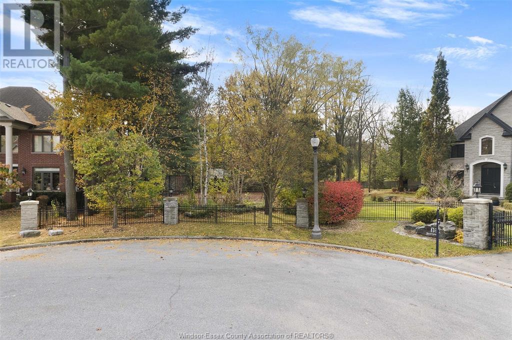 1104 Deerview Crescent Property Photo 1