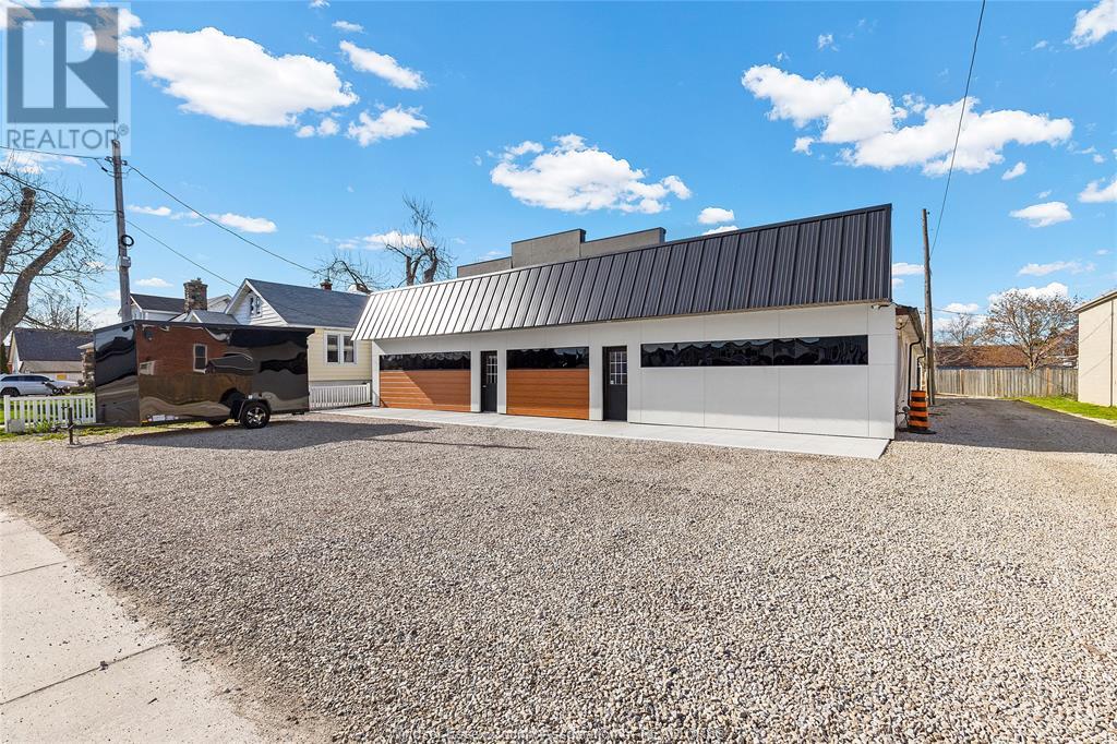 42 Centre Street West Property Photo 3