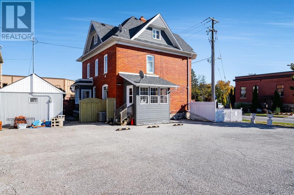 20 Division Street South Property Photo 38