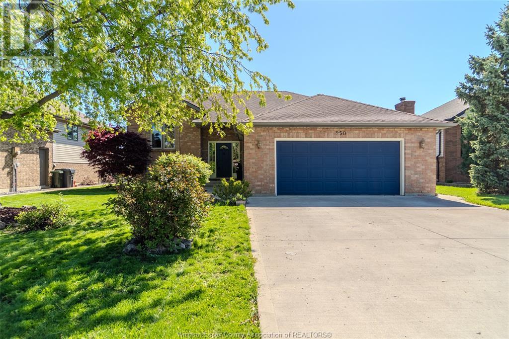 250 Redwood CRESCENT Property Photo 1