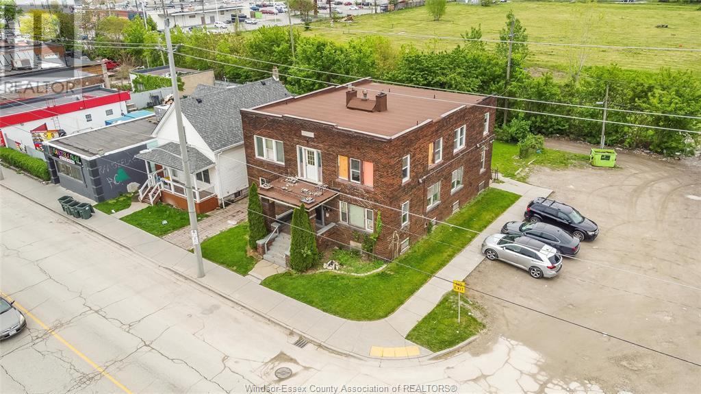 1091 WYANDOTTE STREET West Property Photo 1
