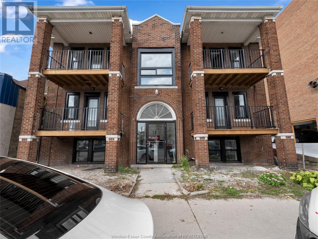 1766 University AVENUE Unit# 8 Property Photo 1