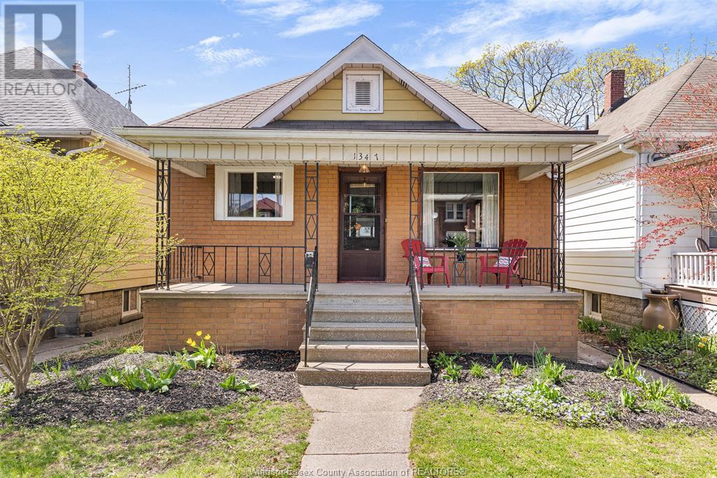1347 LINCOLN Property Photo 1