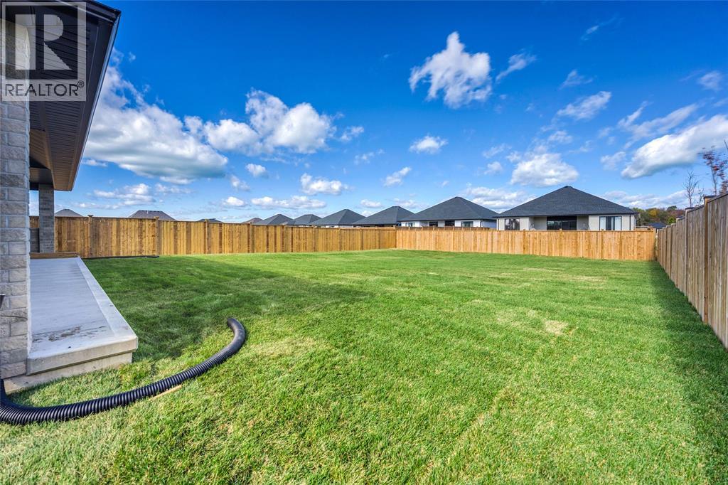 3524 Paul Crescent Property Photo 4