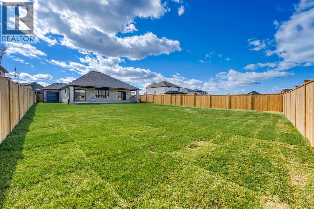 3524 Paul Crescent Property Photo 5