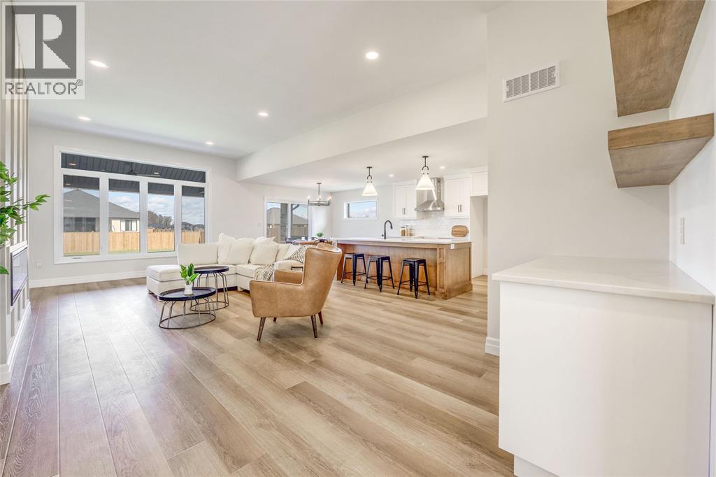 3524 Paul Crescent Property Photo 12