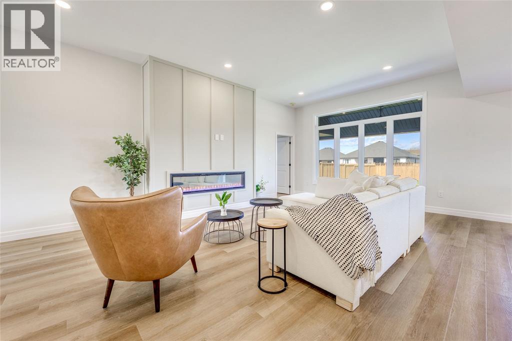 3524 Paul Crescent Property Photo 13