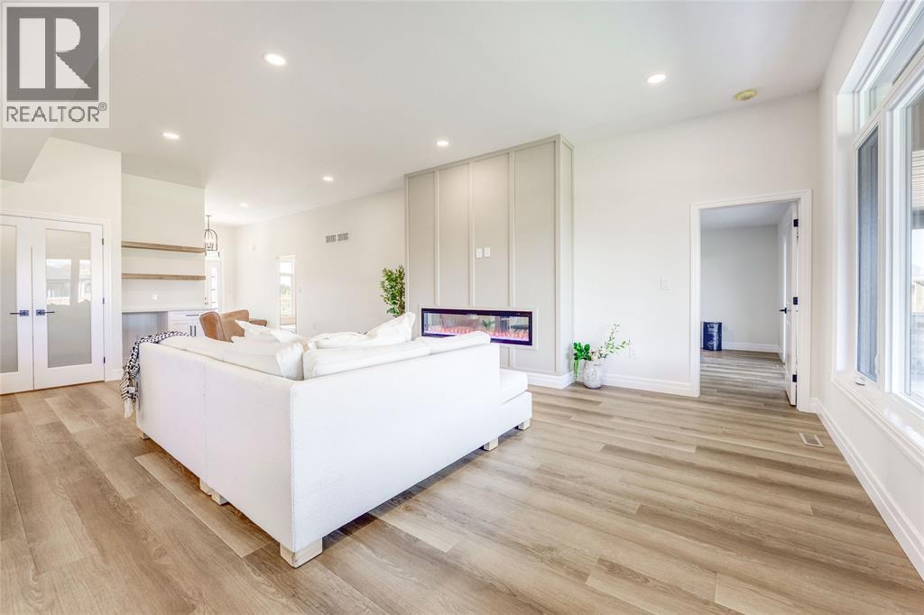 3524 Paul Crescent Property Photo 14