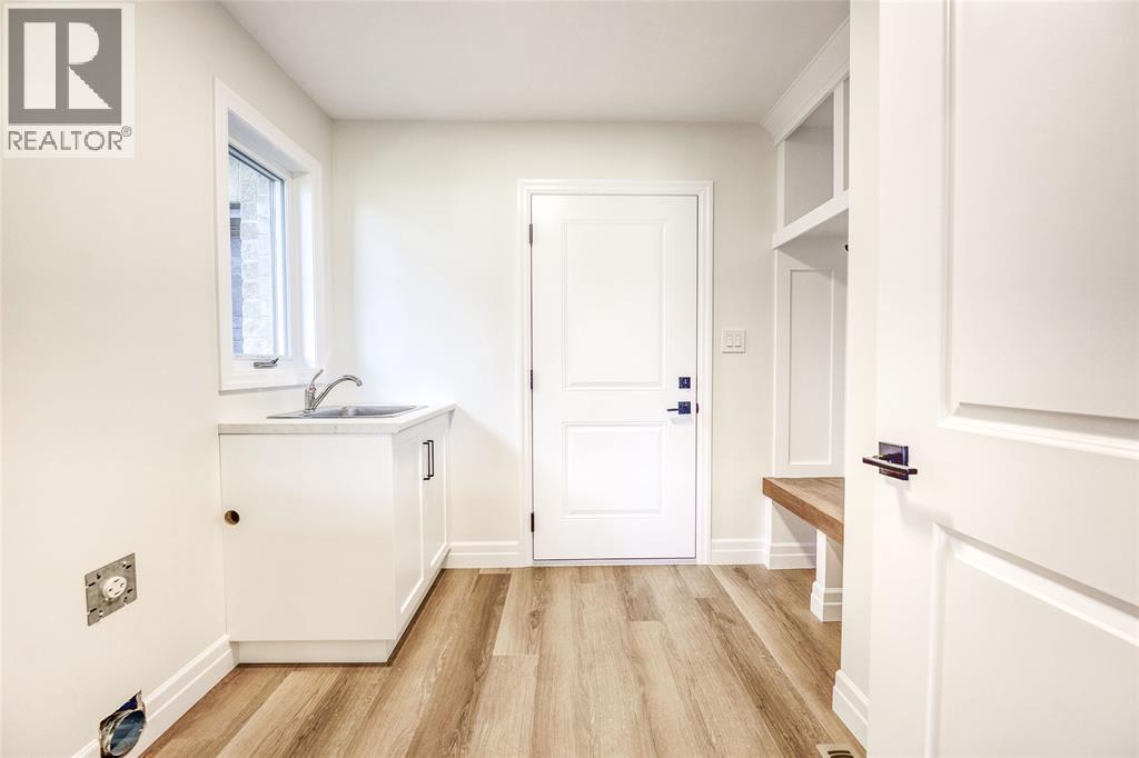 3524 Paul Crescent Property Photo 24