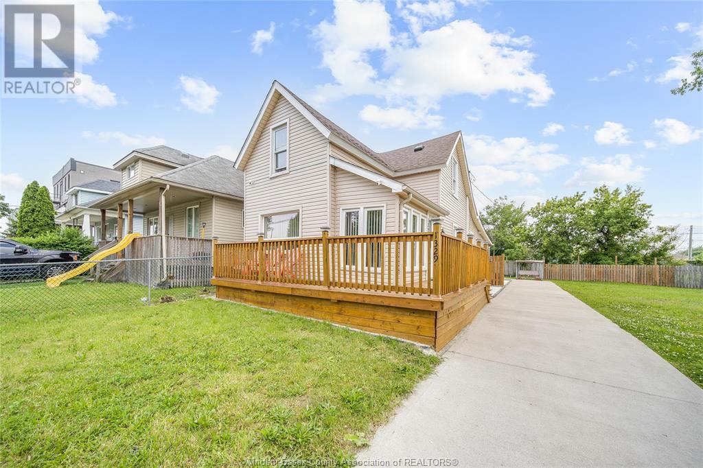 1329 WELLINGTON Property Photo 1